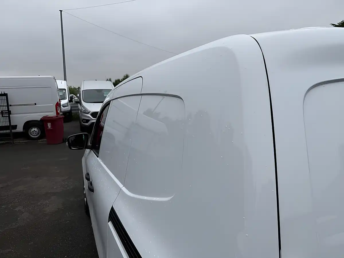 Used 2024 Renault Kangoo Advance White - Interior and Exterior details 17