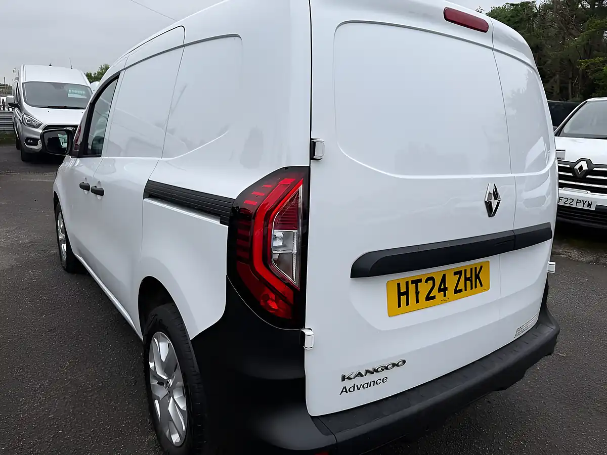 Used 2024 Renault Kangoo Advance White - Interior and Exterior details 20