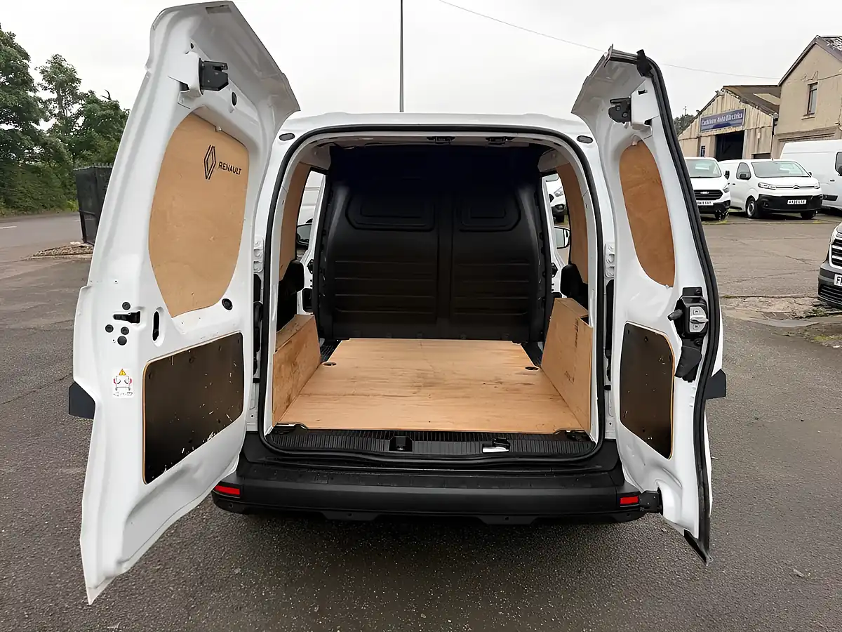 Used 2024 Renault Kangoo Advance White - Interior and Exterior details 4