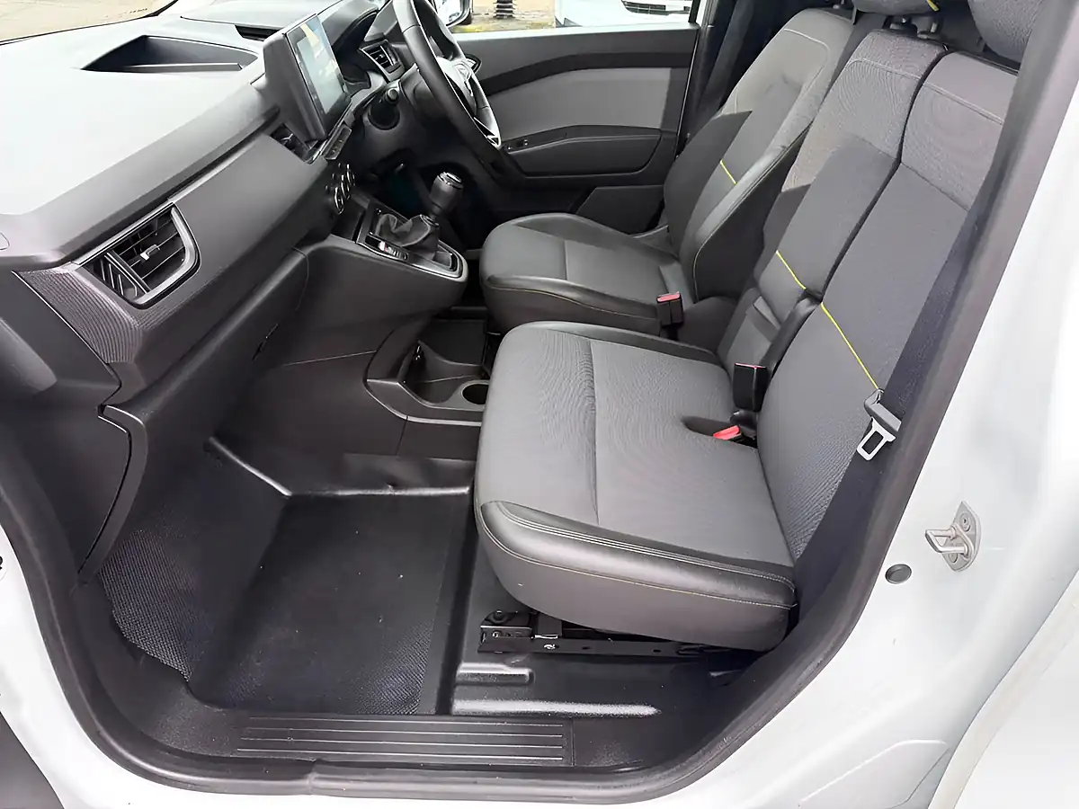 Used 2024 Renault Kangoo Advance White - Interior and Exterior details 5