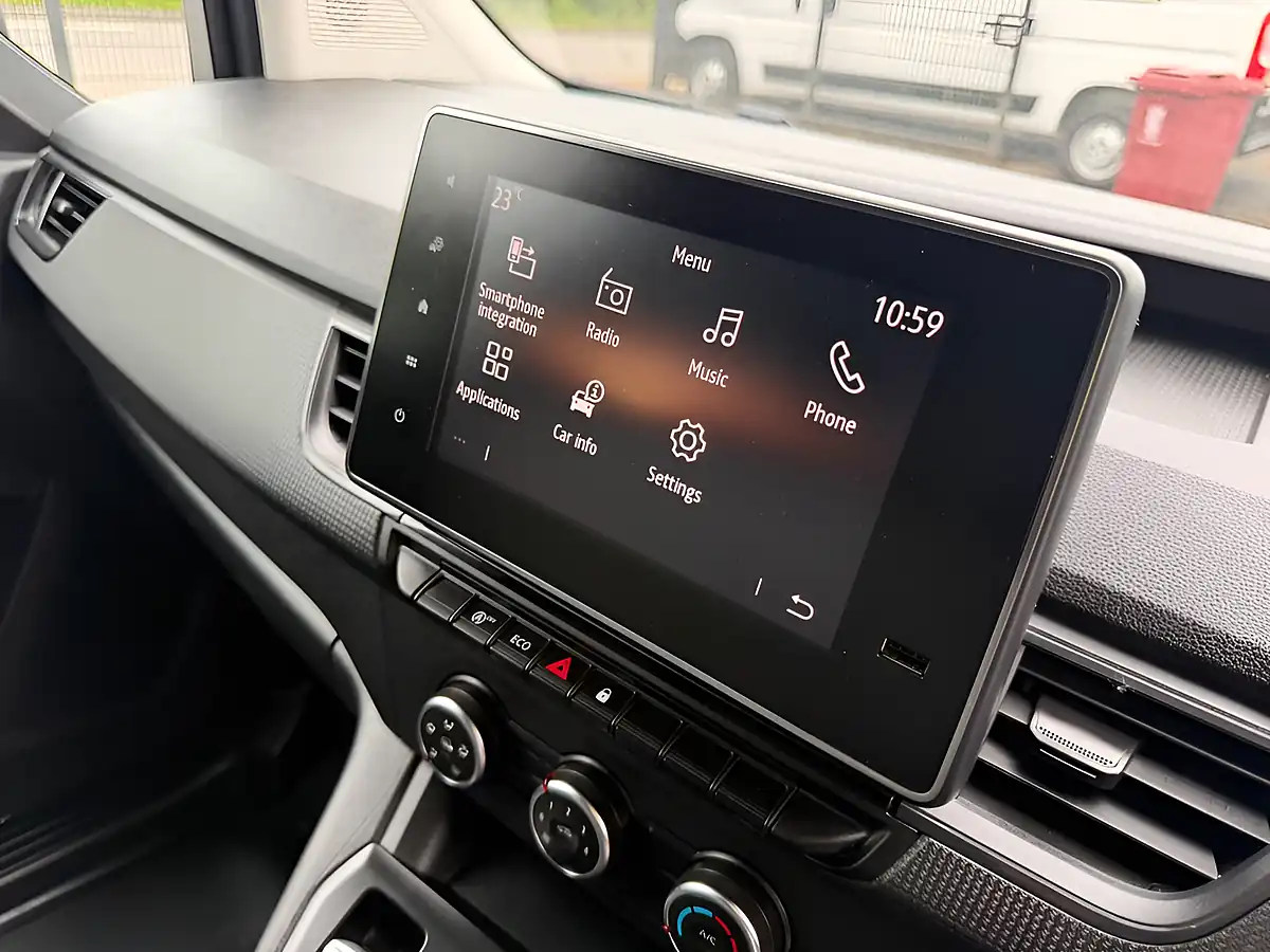 Used 2024 Renault Kangoo Advance White - Interior and Exterior details 7