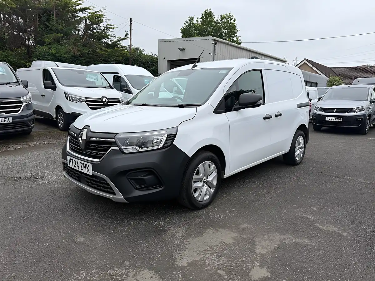 Used 2024 Renault Kangoo Advance White - Interior and Exterior details 8