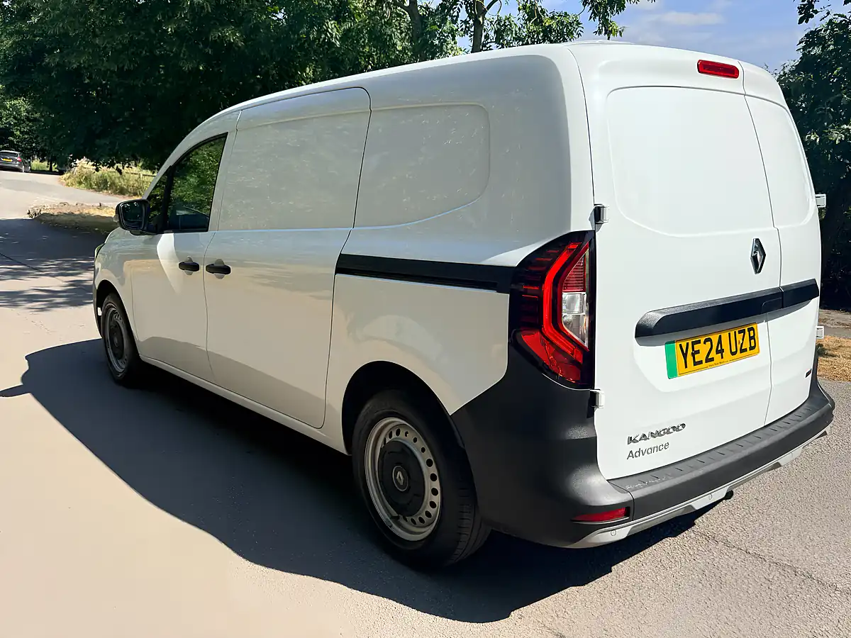 Used 2024 Renault Kangoo Advance White - Interior and Exterior details 13