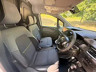 Used 2024 Renault Kangoo Advance White - Interior and Exterior details 17