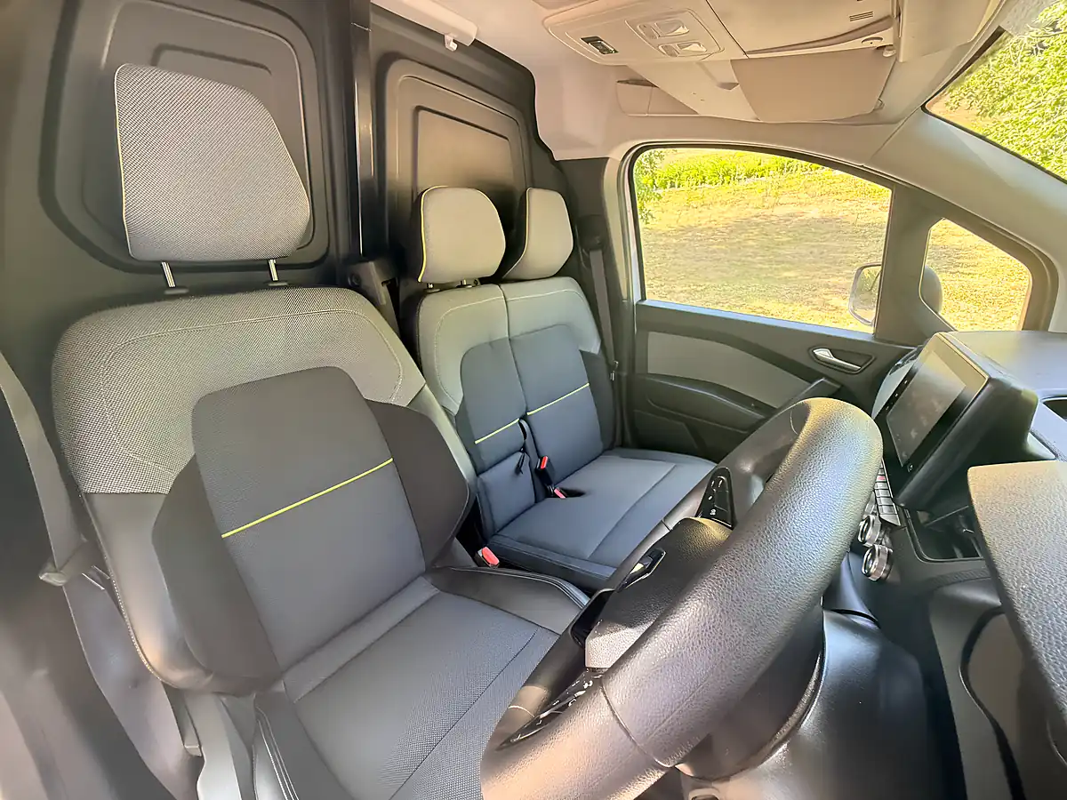 Used 2024 Renault Kangoo Advance White - Interior and Exterior details 18