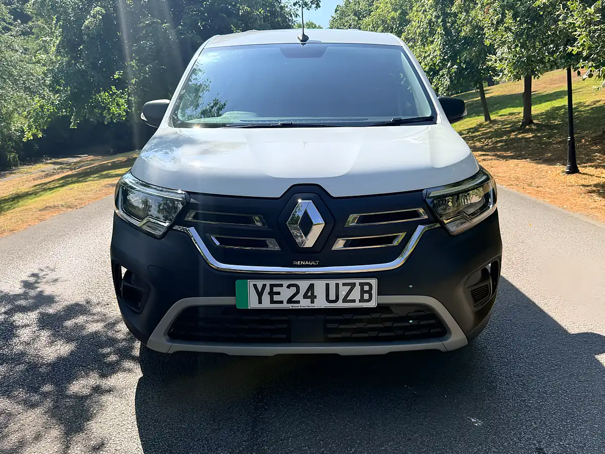 Used 2024 Renault Kangoo Advance White - Interior and Exterior details 20