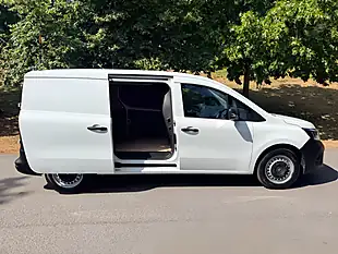 Used 2024 Renault Kangoo Advance White - Interior and Exterior details 4