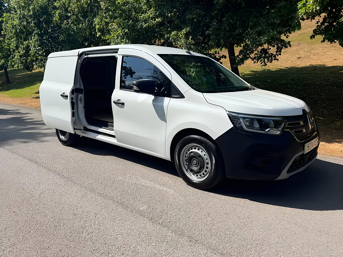 Used 2024 Renault Kangoo Advance White - Interior and Exterior details 5