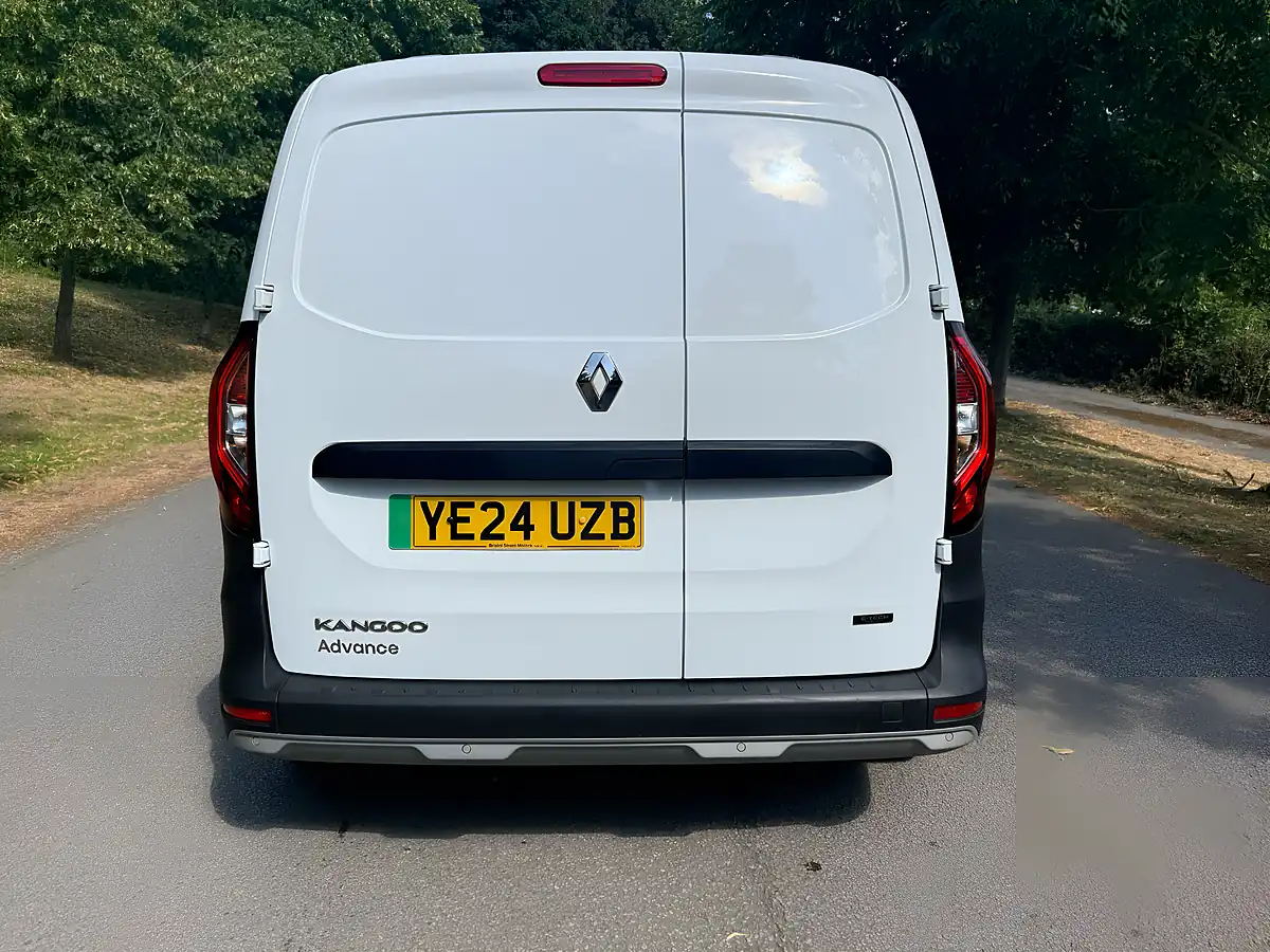 Used 2024 Renault Kangoo Advance White - Interior and Exterior details 9