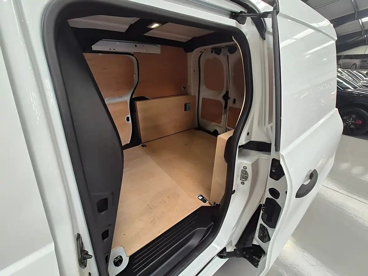 Used 2024 Renault Kangoo Advance White - Interior and Exterior details 10