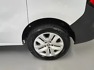 Used 2024 Renault Kangoo Advance White - Interior and Exterior details 12
