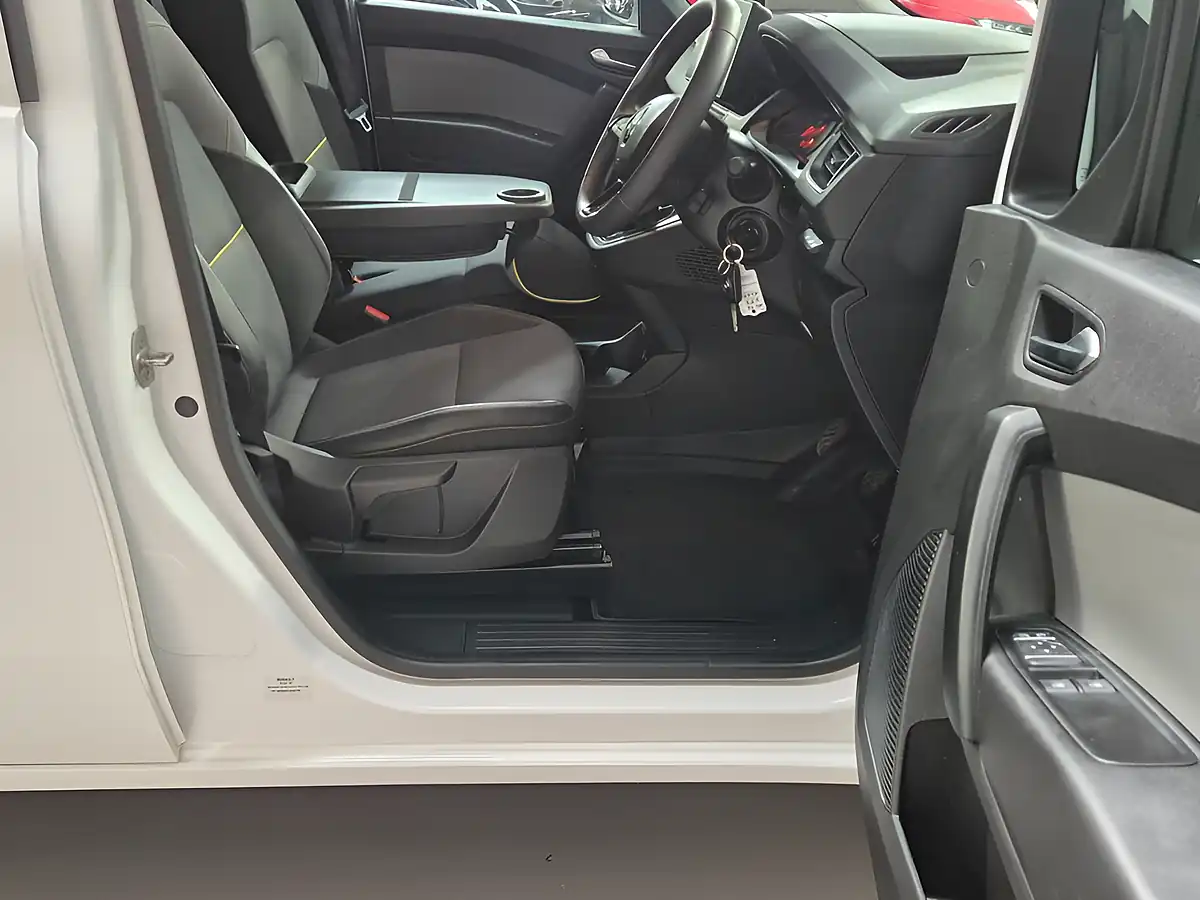 Used 2024 Renault Kangoo Advance White - Interior and Exterior details 14