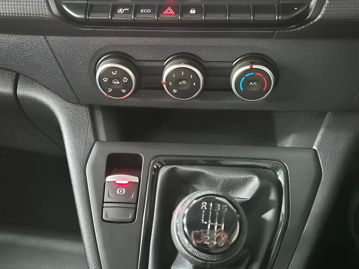 Used 2024 Renault Kangoo Advance White - Interior and Exterior details 15