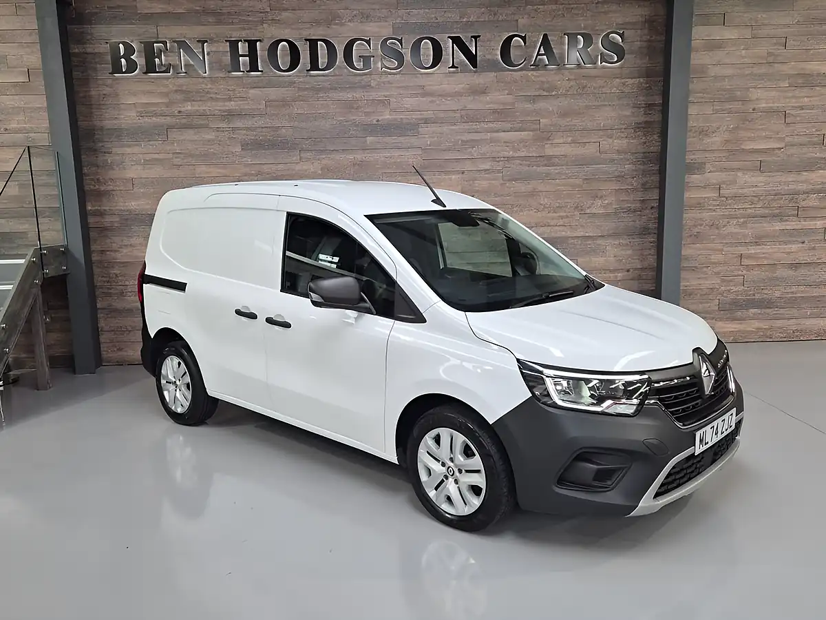 Used 2024 Renault Kangoo Advance White - Interior and Exterior details 3