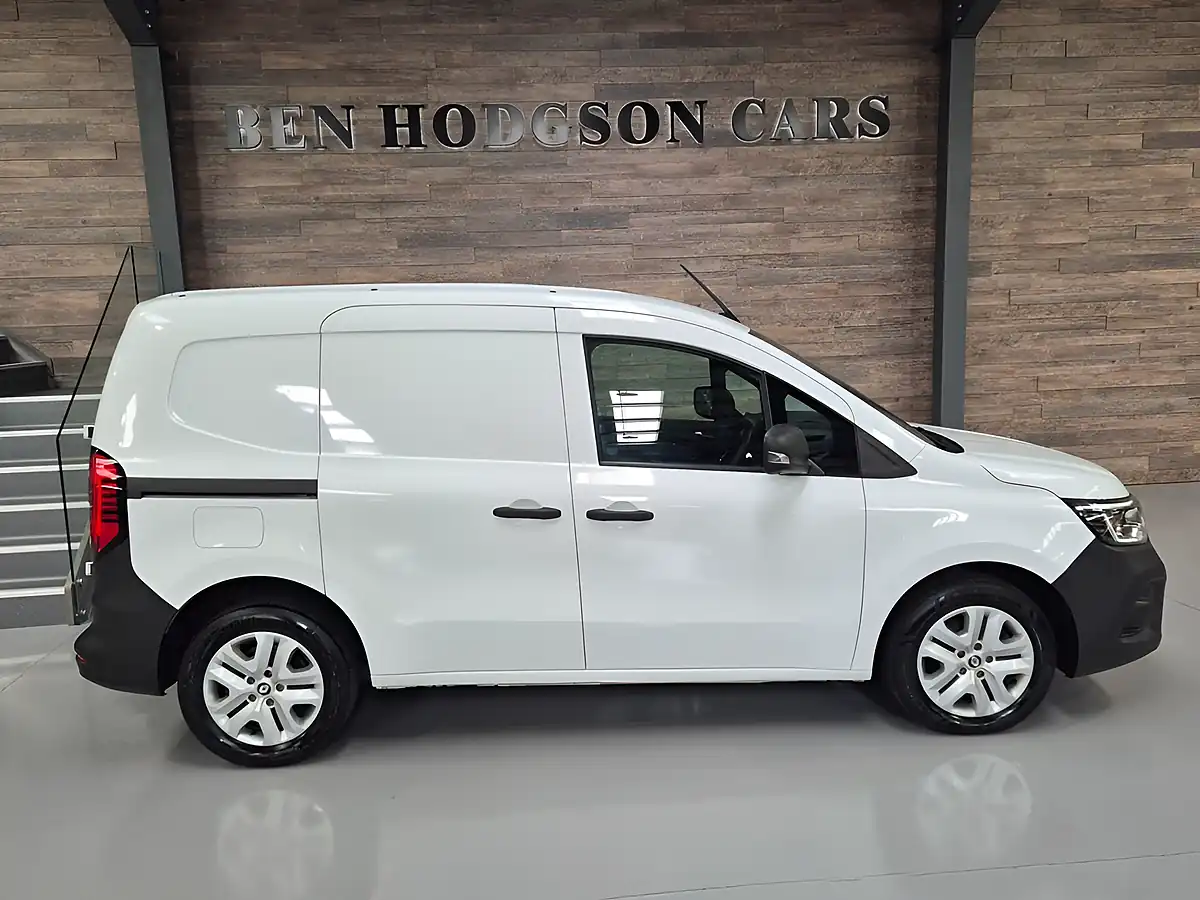 Used 2024 Renault Kangoo Advance White - Interior and Exterior details 4