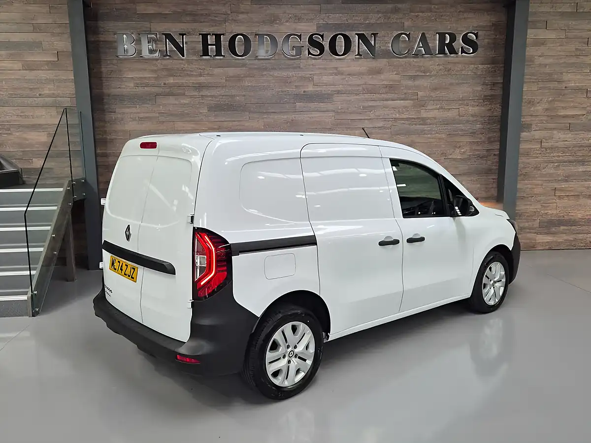 Used 2024 Renault Kangoo Advance White - Interior and Exterior details 5