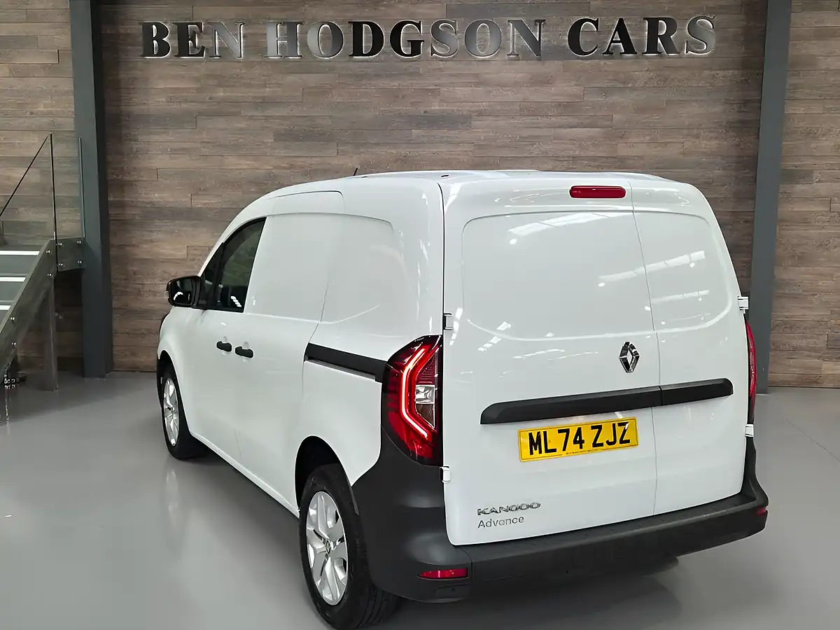 Used 2024 Renault Kangoo Advance White - Interior and Exterior details 7