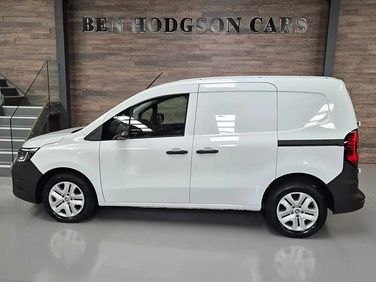 Used 2024 Renault Kangoo Advance White - Interior and Exterior details 8