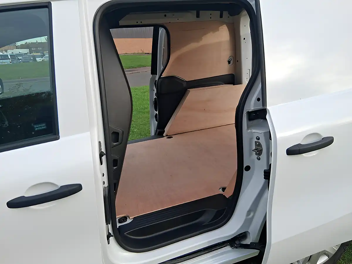 Used 2024 Renault Kangoo Advance White - Interior and Exterior details 10