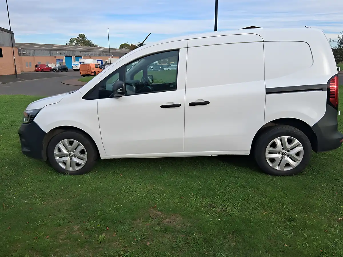 Used 2024 Renault Kangoo Advance White - Interior and Exterior details 2