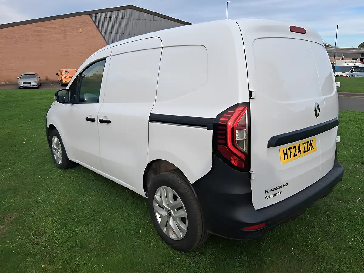 Used 2024 Renault Kangoo Advance White - Interior and Exterior details 3