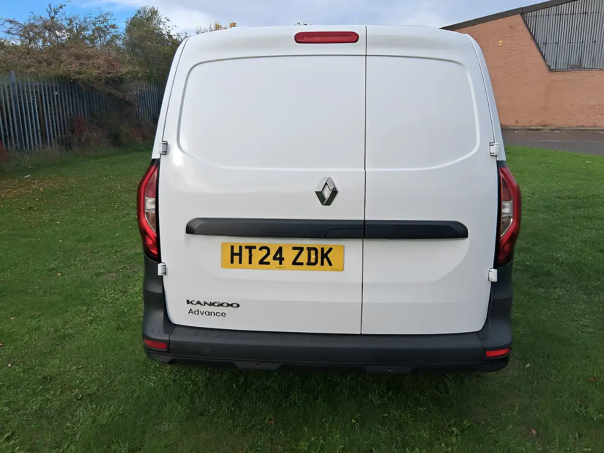 Used 2024 Renault Kangoo Advance White - Interior and Exterior details 4