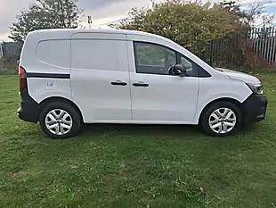 Used 2024 Renault Kangoo Advance White - Interior and Exterior details 6