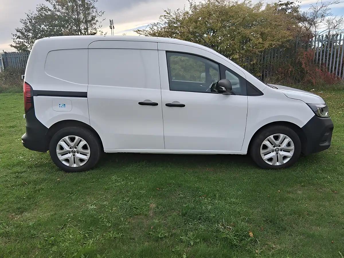 Used 2024 Renault Kangoo Advance White - Interior and Exterior details 6