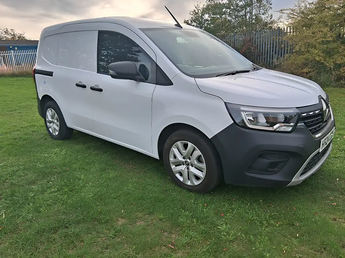 Used 2024 Renault Kangoo Advance White - Interior and Exterior details 7