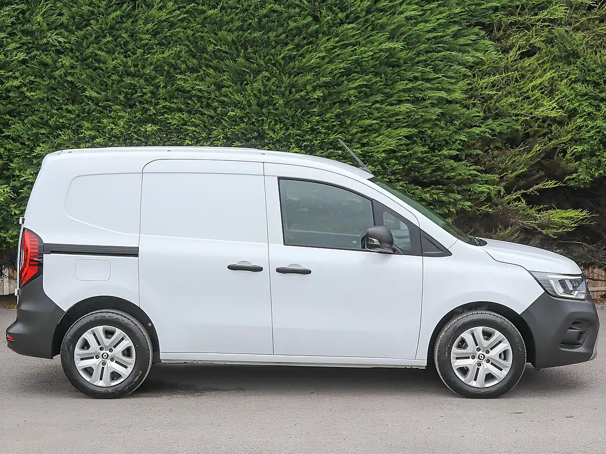 Used 2024 Renault Kangoo Energy ML19 Advance White - Interior and Exterior details 5