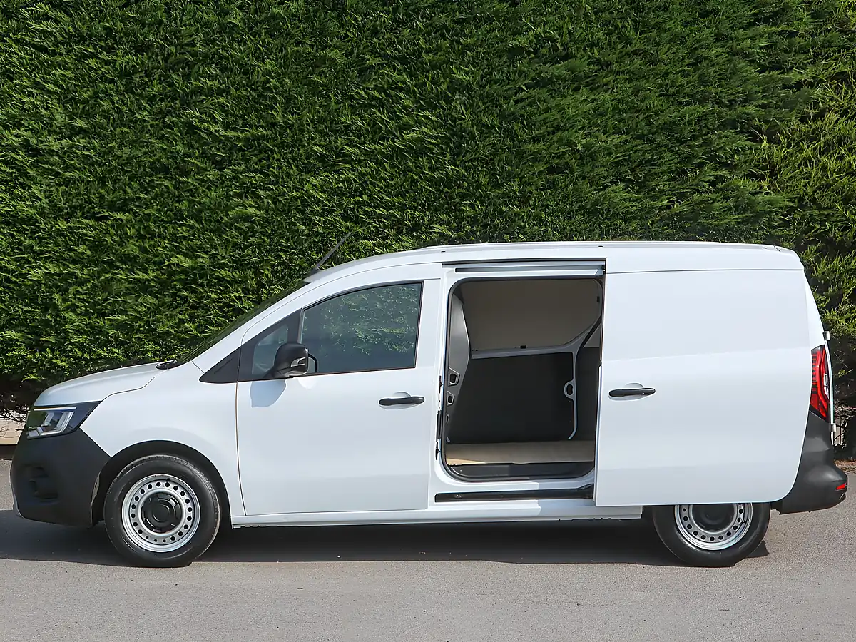 Used 2024 Renault Kangoo Maxi Advance Mineral White - Interior and Exterior details 11