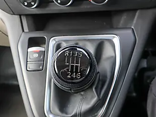 Used 2024 Renault Kangoo Maxi Advance Mineral White - Interior and Exterior details 15