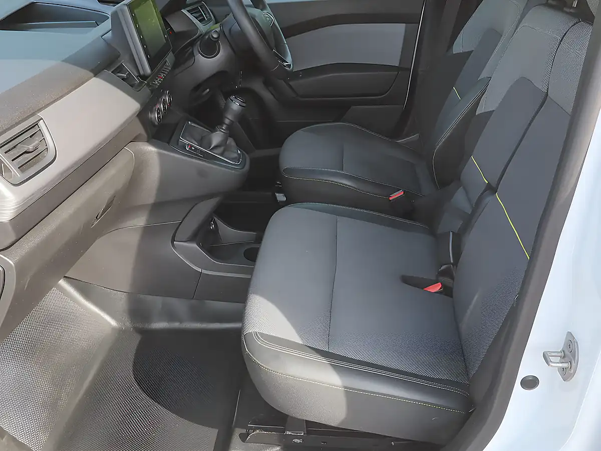 Used 2024 Renault Kangoo Maxi Advance Mineral White - Interior and Exterior details 19