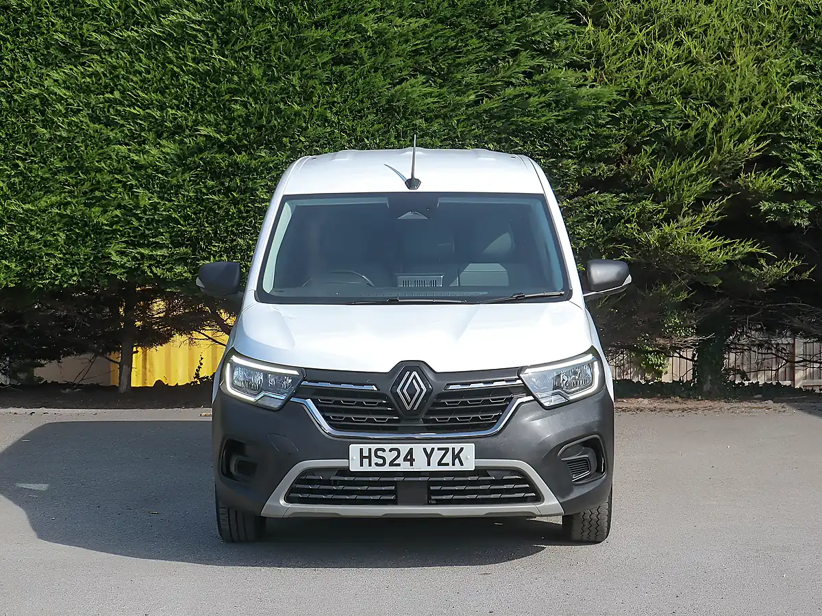 Used 2024 Renault Kangoo Maxi Advance Mineral White - Interior and Exterior details 3
