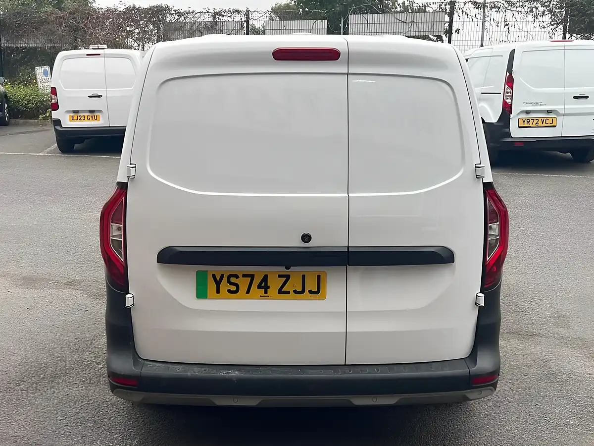 Used 2024 Renault Kangoo Maxi White - Interior and Exterior details 10