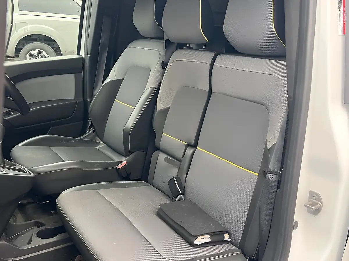 Used 2024 Renault Kangoo Maxi White - Interior and Exterior details 11