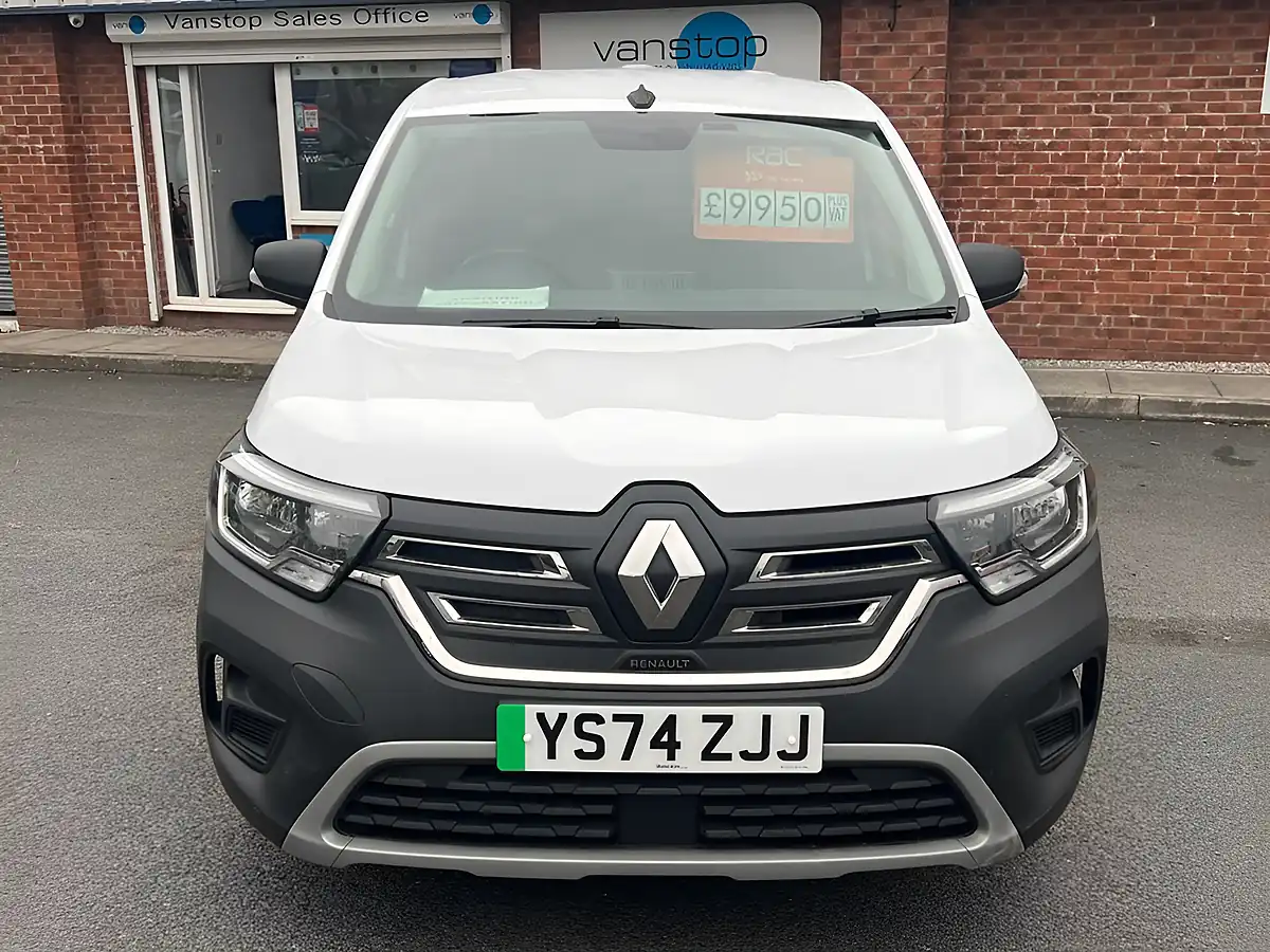 Used 2024 Renault Kangoo Maxi White - Interior and Exterior details 4
