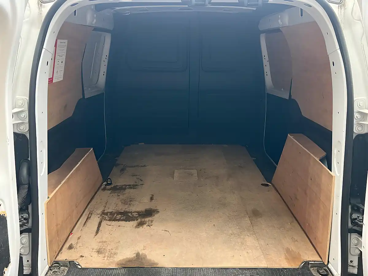 Used 2024 Renault Kangoo Maxi White - Interior and Exterior details 5