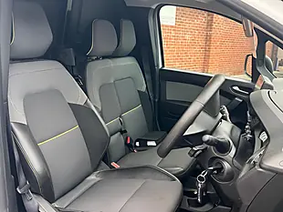 Used 2024 Renault Kangoo Maxi White - Interior and Exterior details 9