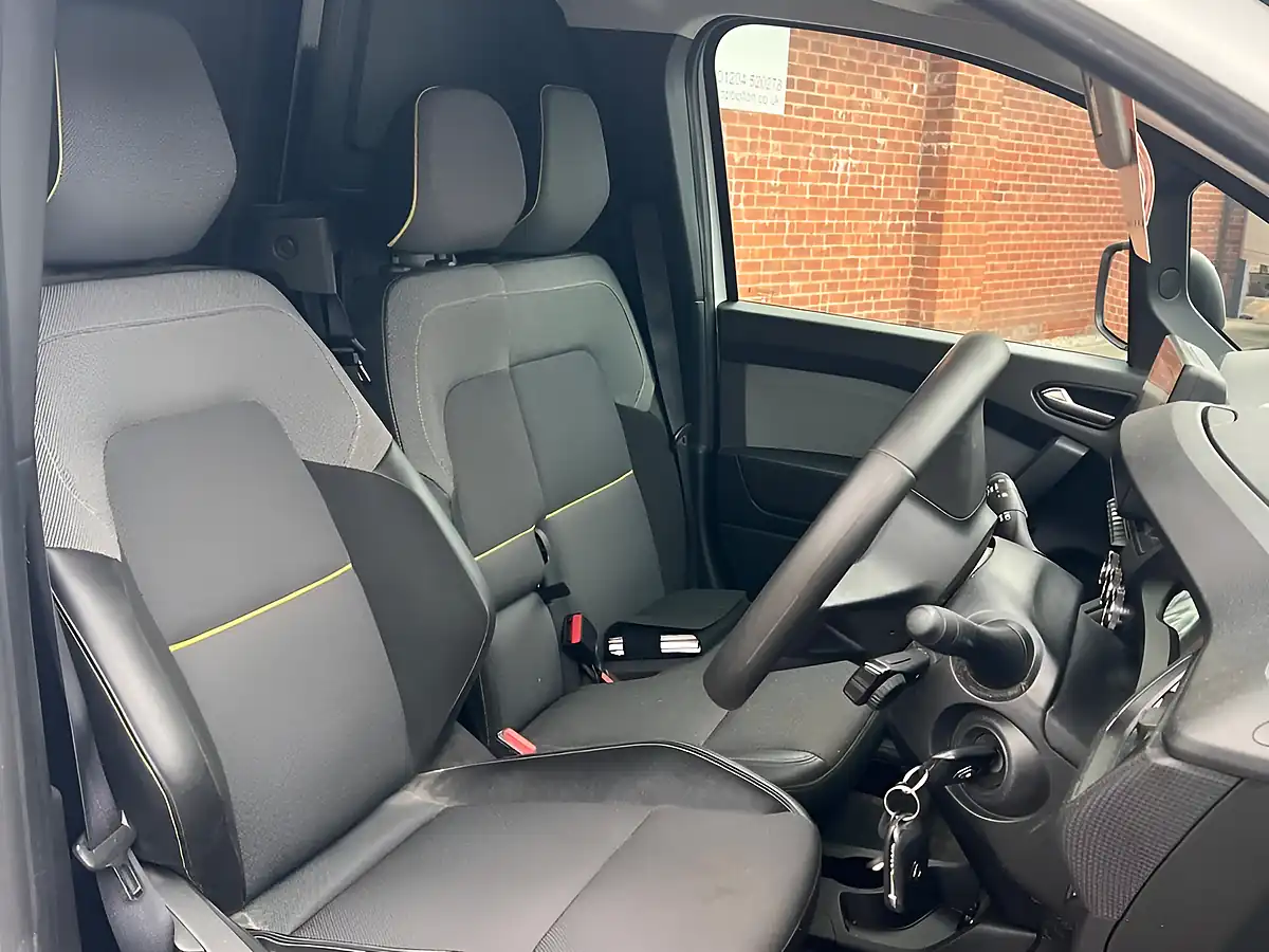 Used 2024 Renault Kangoo Maxi White - Interior and Exterior details 9
