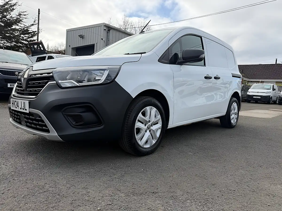 Used 2024 Renault Kangoo ML19 Advance White - Interior and Exterior details 17