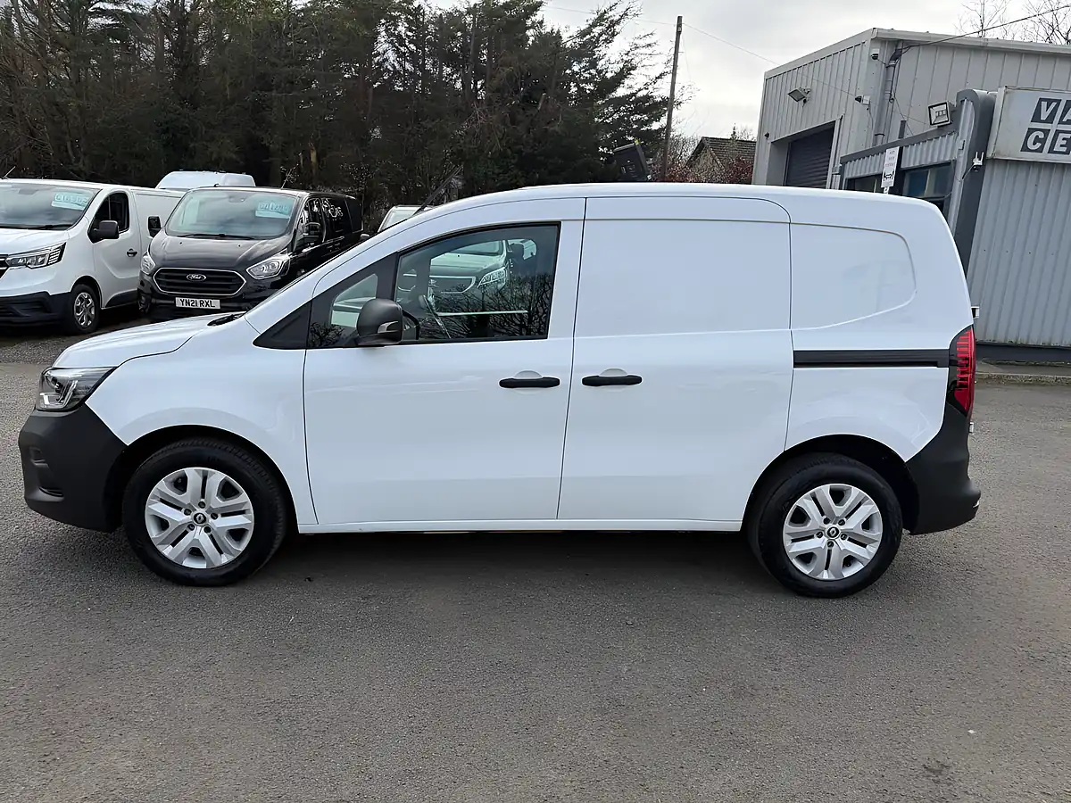 Used 2024 Renault Kangoo ML19 Advance White - Interior and Exterior details 19