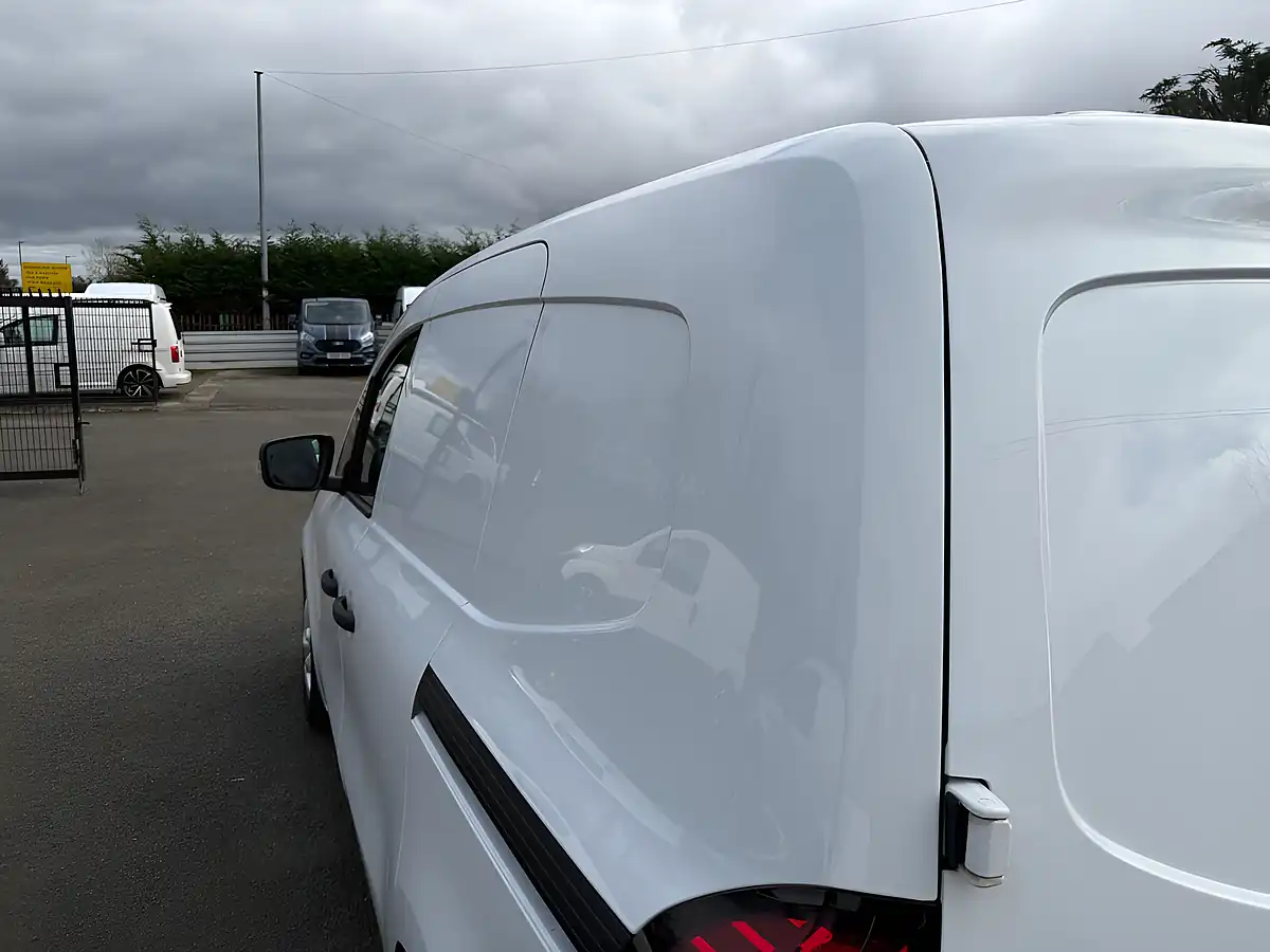 Used 2024 Renault Kangoo ML19 Advance White - Interior and Exterior details 20