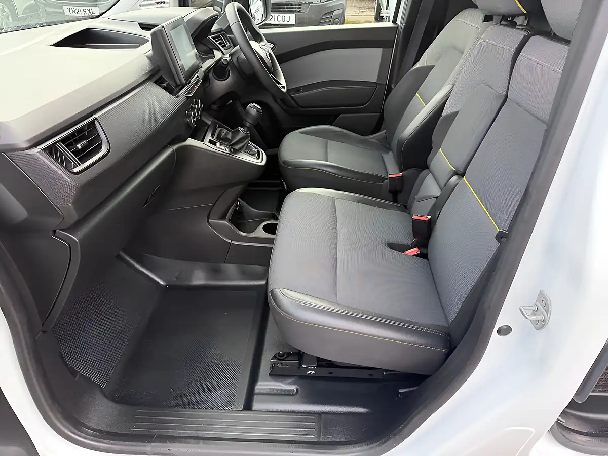 Used 2024 Renault Kangoo ML19 Advance White - Interior and Exterior details 5