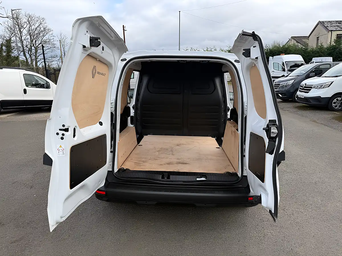 Used 2024 Renault Kangoo ML19 Advance White - Interior and Exterior details 6