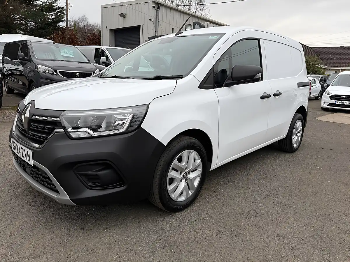 Used 2024 Renault Kangoo ML19 Advance White - Interior and Exterior details 12