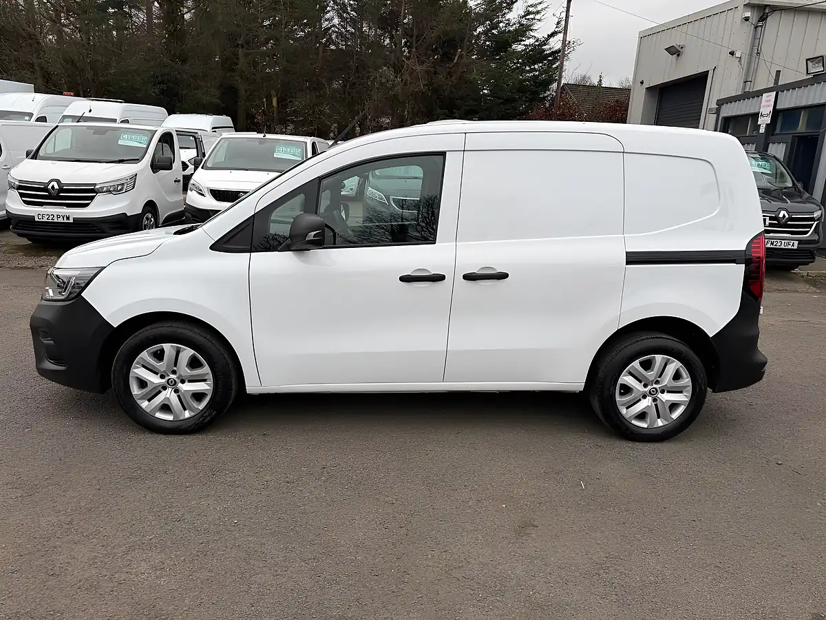 Used 2024 Renault Kangoo ML19 Advance White - Interior and Exterior details 15
