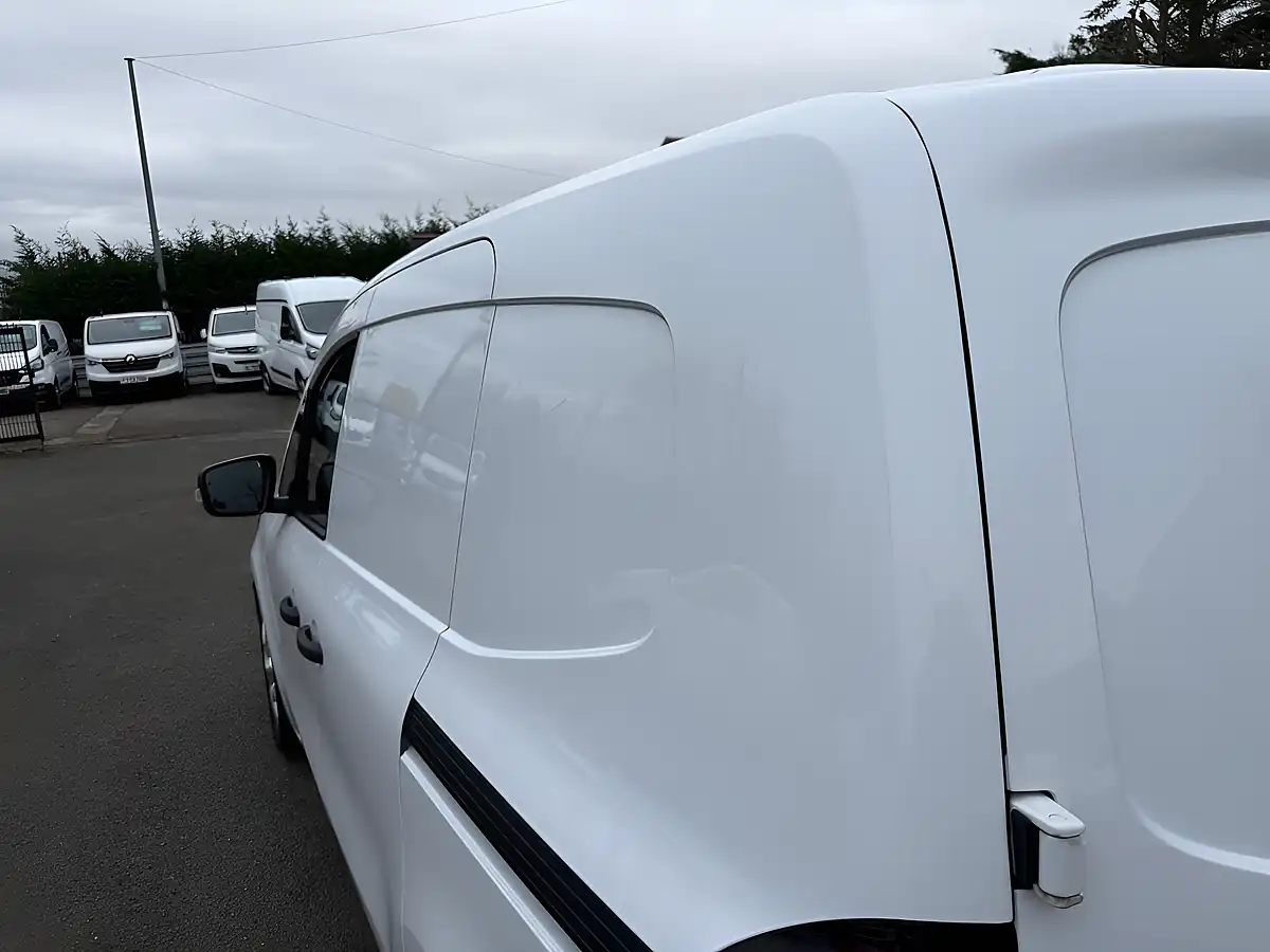 Used 2024 Renault Kangoo ML19 Advance White - Interior and Exterior details 17