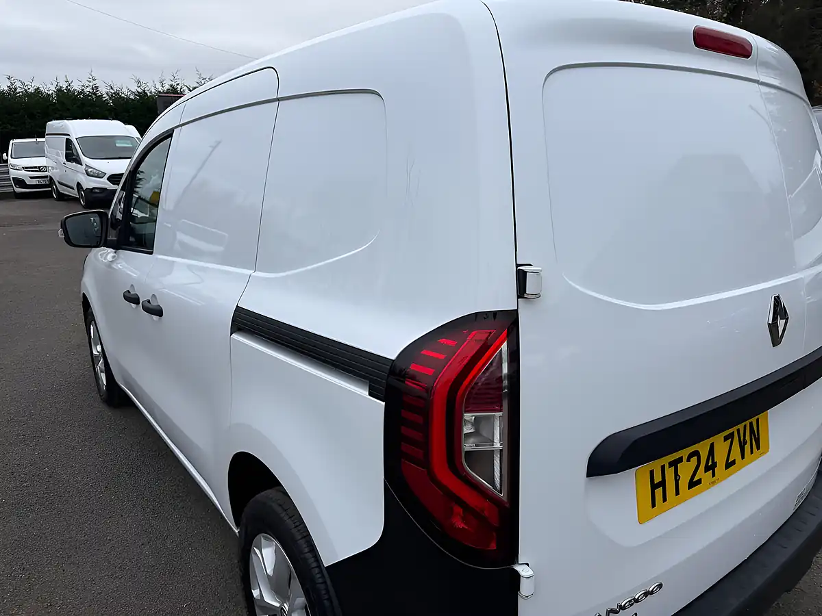 Used 2024 Renault Kangoo ML19 Advance White - Interior and Exterior details 19