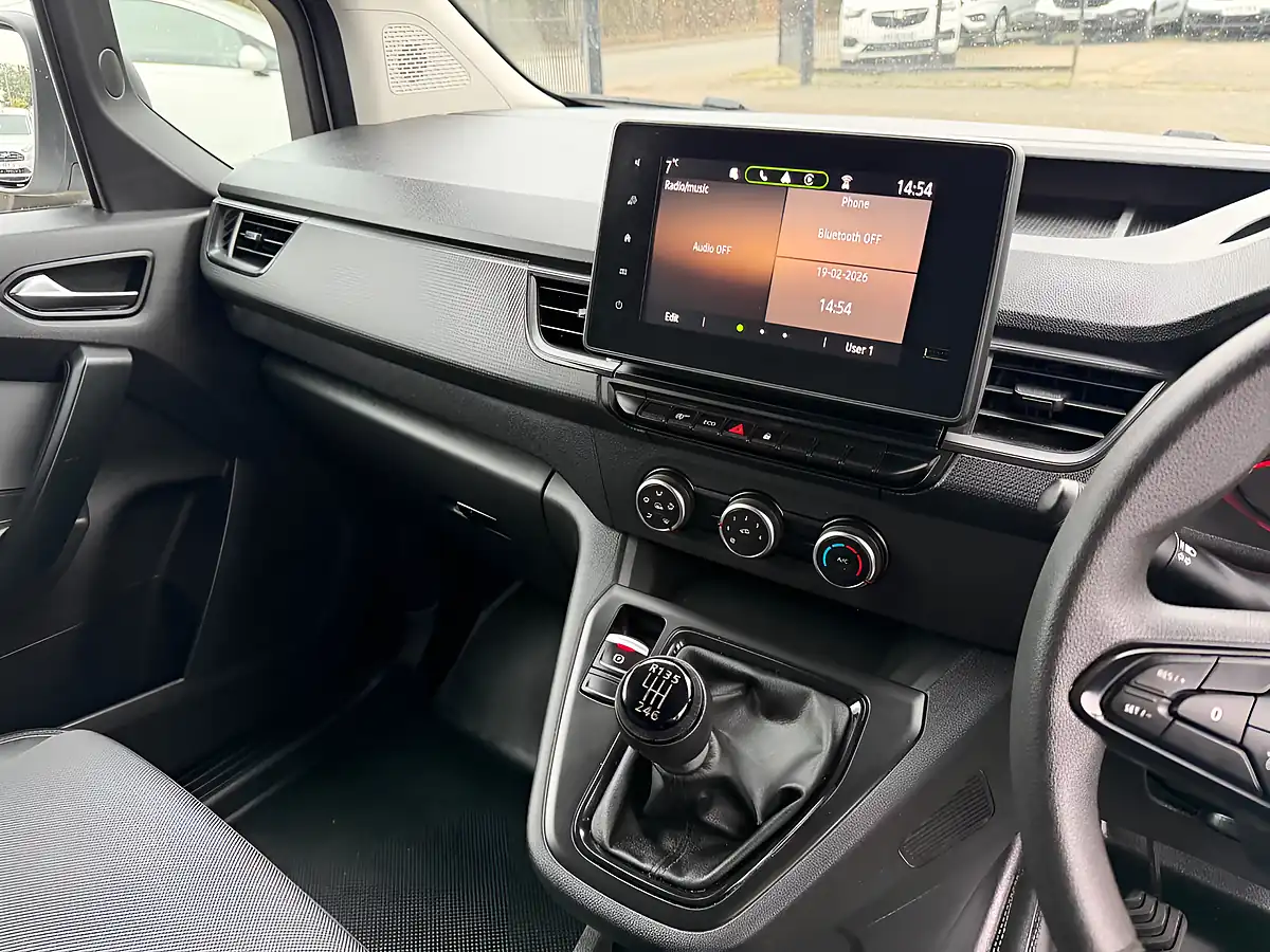 Used 2024 Renault Kangoo ML19 Advance White - Interior and Exterior details 4